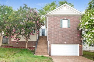 1057 Blue Mountain Ln in Nashville, TN - Building Photo