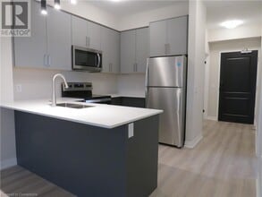 120 Springvalley Crescent in Hamilton, ON - Building Photo - Building Photo