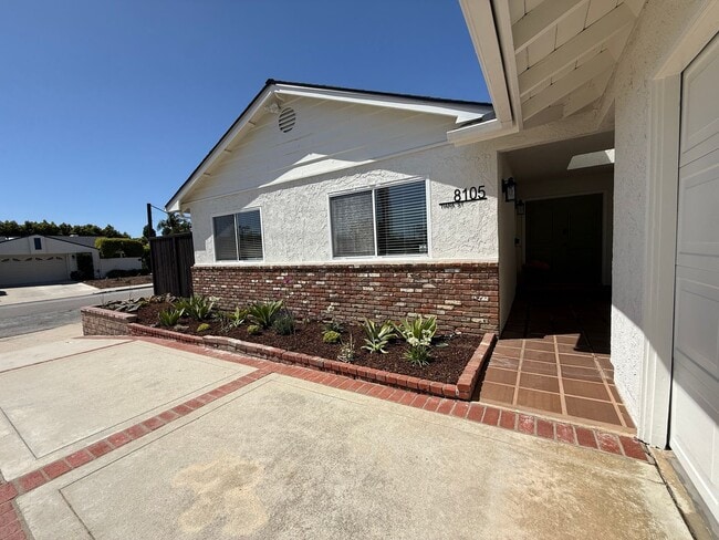 8105 Tiara St in Ventura, CA - Building Photo - Building Photo