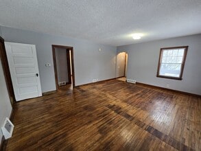 401 Charles St in Waterloo, IA - Building Photo - Building Photo