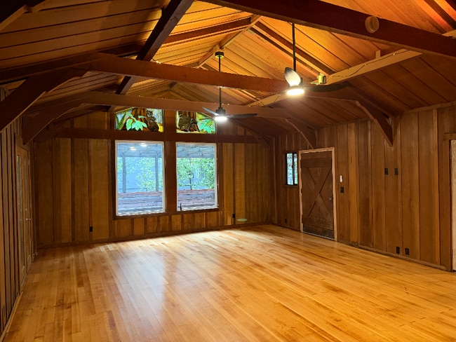 19479 Hidden Valley Rd in Guerneville, CA - Foto de edificio - Building Photo