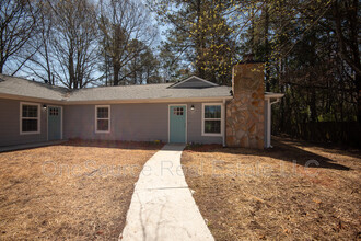 2020 Whitfield St in Smyrna, GA - Building Photo - Building Photo