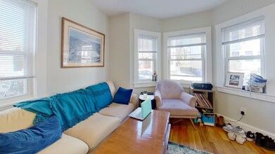 165 Boylston St, Unit 1 in Boston, MA - Building Photo - Building Photo