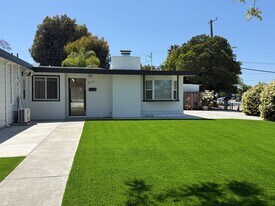 2598 Dixon Dr in Santa Clara, CA - Building Photo
