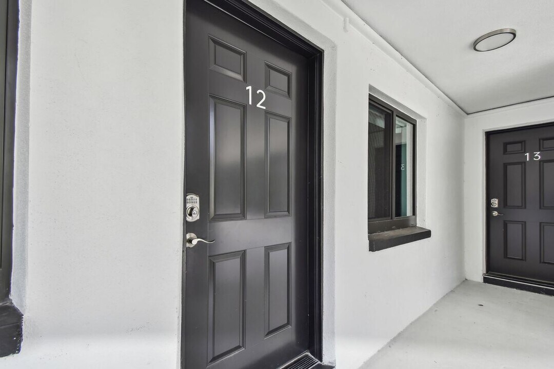2942 W Bay Dr in Belleair Bluffs, FL - Building Photo