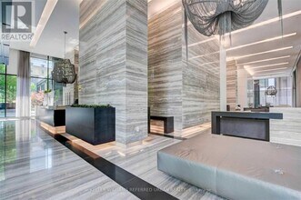 110 Charles St E in Toronto, ON - Building Photo - Building Photo