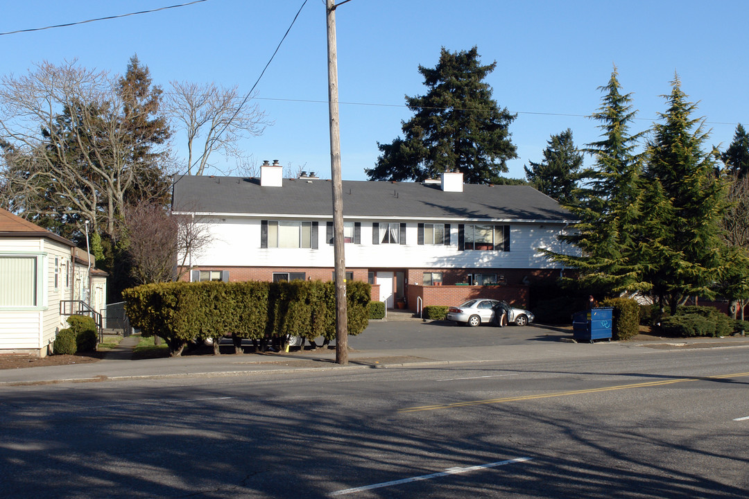 Kamora Apartments in Portland, OR - Building Photo