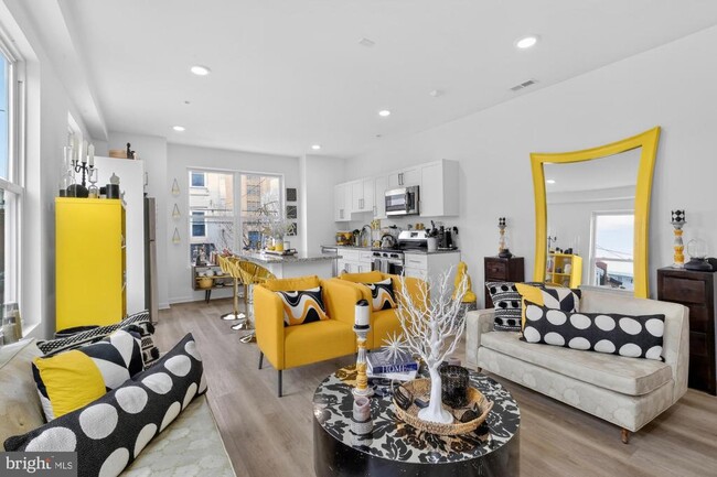 property at 2352 W Thompson St