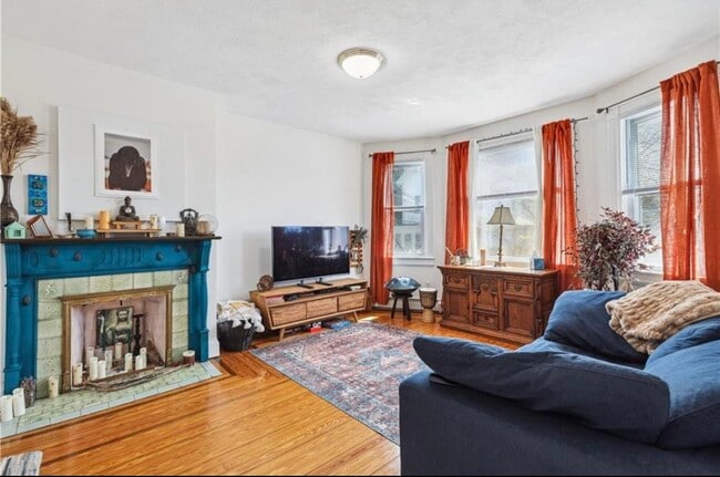 42 Cypress St, Unit Apt 2 in Providence, RI - Building Photo - Building Photo