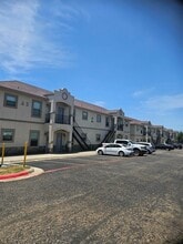 Merida Vista Apartments in Laredo, TX - Building Photo - Building Photo