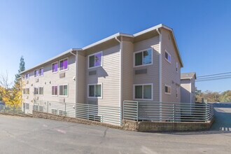 Eskaton Lincoln Manor in Placerville, CA - Building Photo - Primary Photo