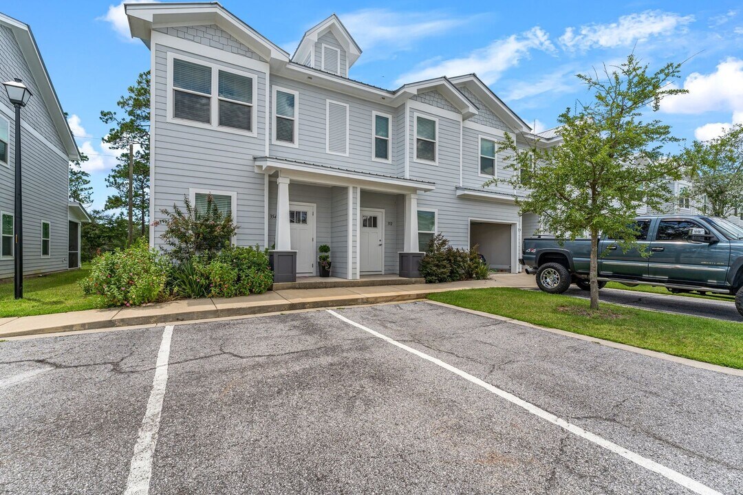 330 N Sand Palm Rd-Unit -Sand Palm Rd N 330 - Vista in Freeport, FL - Building Photo