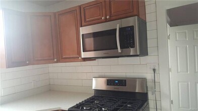 14-16 Horton Ave, Unit 1st Floor in New Rochelle, NY - Building Photo - Building Photo