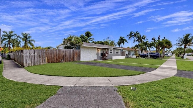 15305 SW 104th Ave in Miami, FL - Building Photo - Building Photo