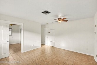 3105 US-1 in Mims, FL - Building Photo - Building Photo