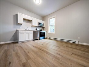 99 Walnut St in East Providence, RI - Building Photo - Building Photo