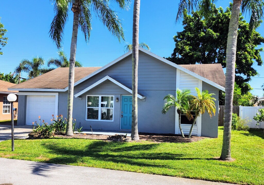 14576 Sunset Pine Dr in Delray Beach, FL - Building Photo