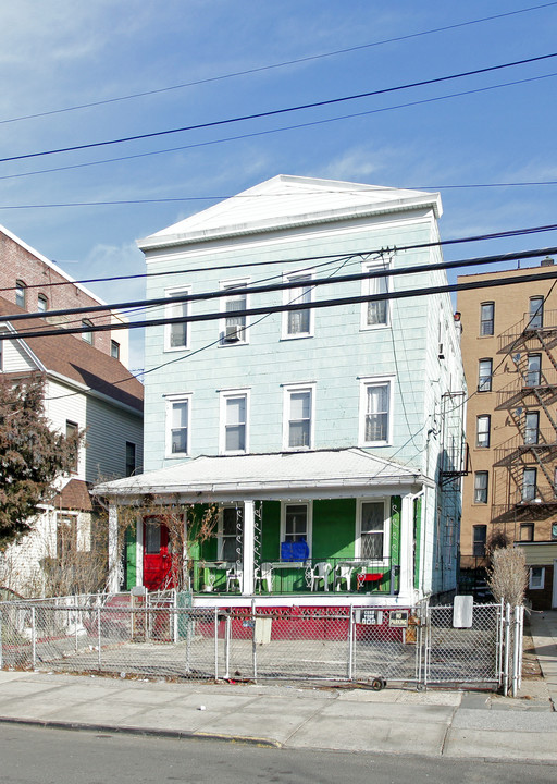 57 Radford St in Yonkers, NY - Foto de edificio