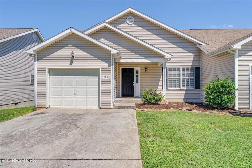 924 Ashley Michelle Ct in Knoxville, TN - Building Photo