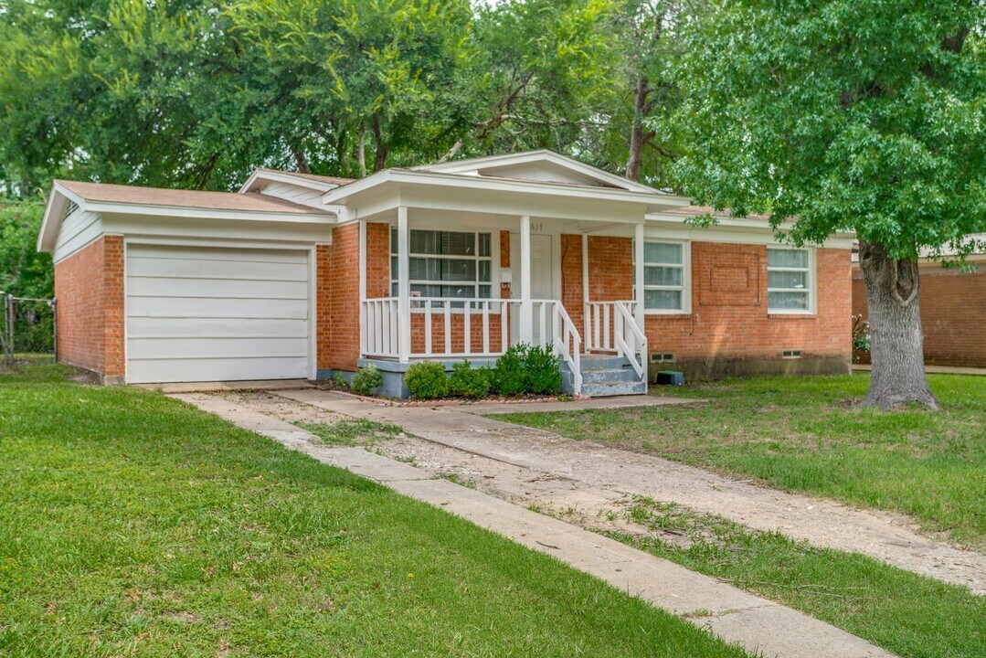 10637 Dunaway Dr in Dallas, TX - Building Photo