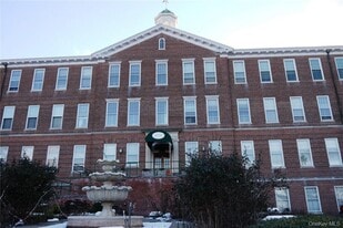 5307 Villa at the Woods in Peekskill, NY - Building Photo