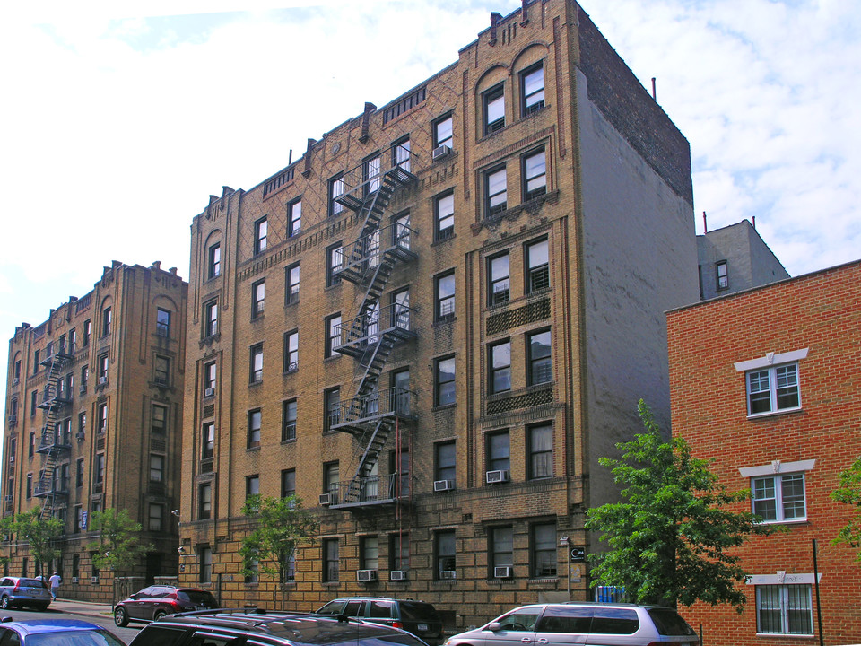 190 W 170th St in Bronx, NY - Building Photo