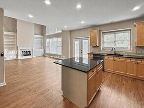 1034 Middlebrooke Dr in Canton, GA - Foto de edificio - Building Photo