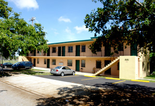 501 NW 30th St in Miami, FL - Building Photo - Building Photo