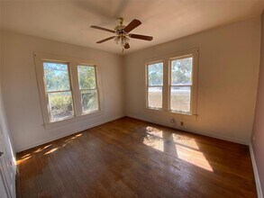 700 Hwy 290 E in Elgin, TX - Building Photo - Building Photo