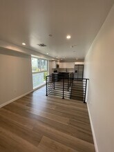 2332 Carmona Ave in Los Angeles, CA - Foto de edificio - Building Photo