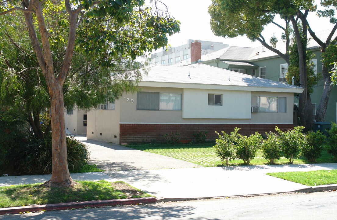 128 W Cypress St in Glendale, CA - Building Photo