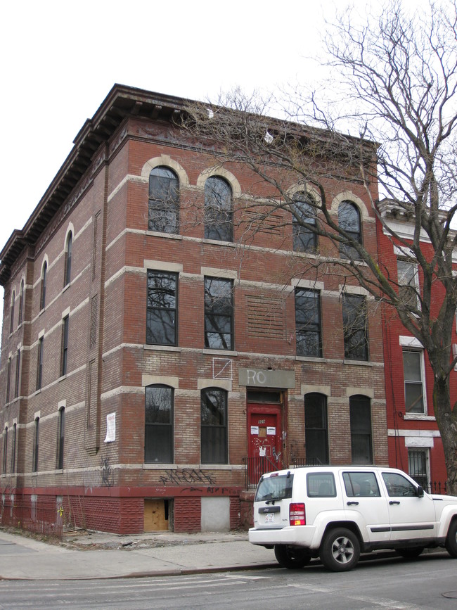 509 Chauncey St in Brooklyn, NY - Foto de edificio - Building Photo