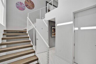 3750 Yacht Club Dr in Miami, FL - Building Photo - Building Photo