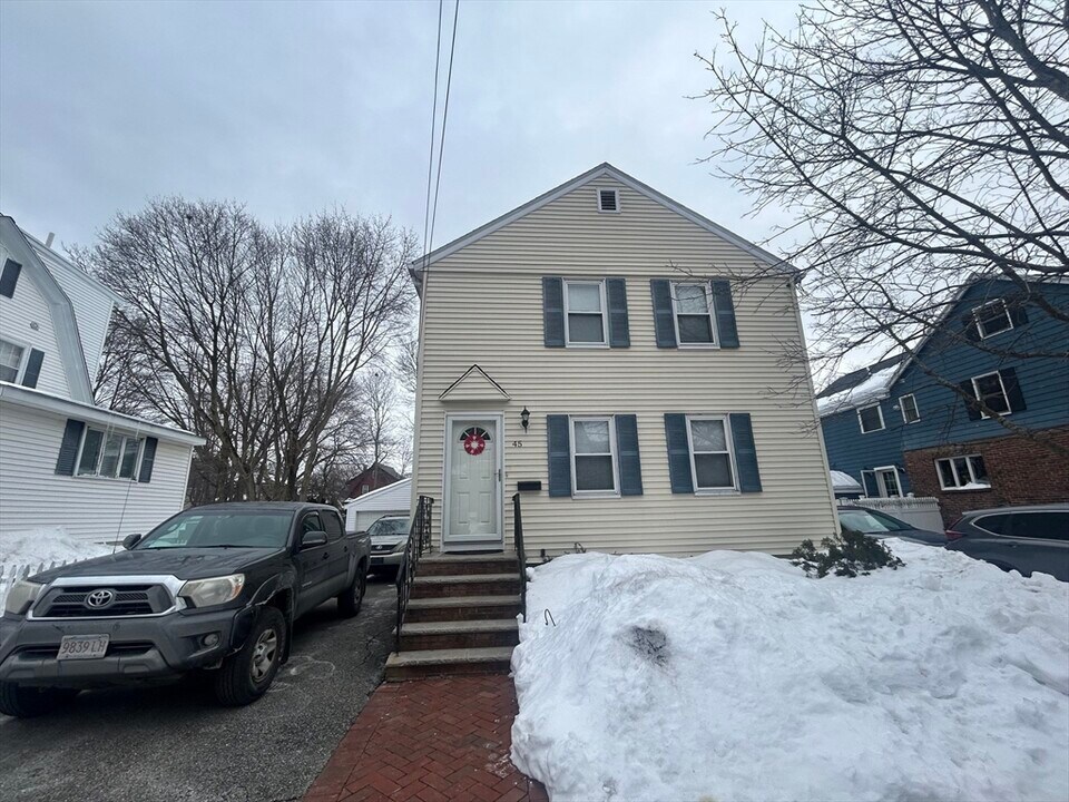 45 Essex St in Medford, MA - Building Photo