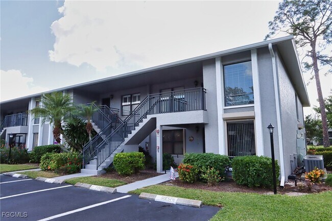 1208 Commonwealth Cir in Naples, FL - Building Photo - Building Photo