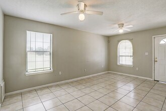 320 6th St in Hempstead, TX - Building Photo - Building Photo