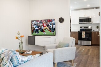 11520 Roosevelt Way NE in Seattle, WA - Building Photo - Building Photo