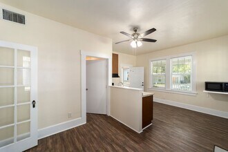 1022 NW 3rd Ave in Gainesville, FL - Building Photo - Building Photo