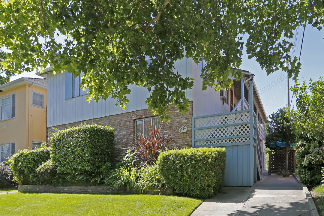 3322 J St in Sacramento, CA - Foto de edificio