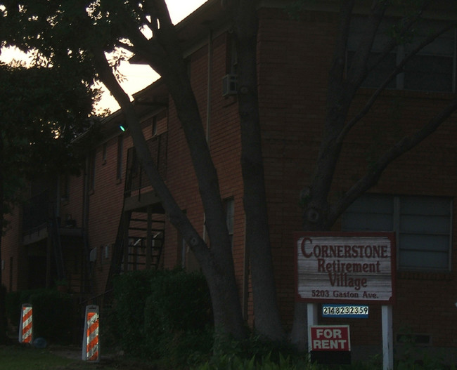 Cornerstone Apartments in Dallas, TX - Building Photo - Building Photo