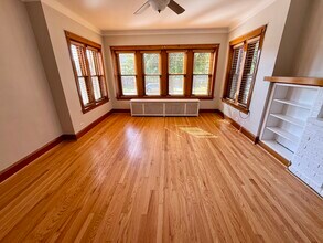 5336 W Dakin St, Unit 1st Floor in Chicago, IL - Foto de edificio - Building Photo