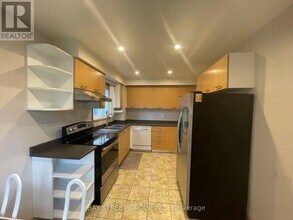36 Ventris Dr in Ajax, ON - Building Photo - Building Photo