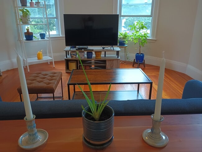 7 Bigelow St, Unit 1