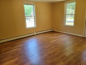 455 N 4th St in River Falls, WI - Foto de edificio - Building Photo