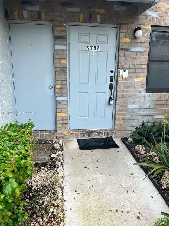 9787 Riverside Dr in Coral Springs, FL - Building Photo - Building Photo