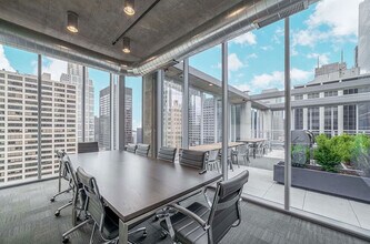 215 W Lake St in Chicago, IL - Building Photo - Building Photo