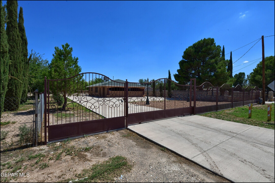 528 Liahona Dr in Socorro, TX - Building Photo