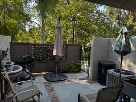 191 Via Colinas in Westlake Village, CA - Building Photo