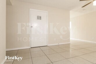 5903 W Hearn Rd in Glendale, AZ - Building Photo - Building Photo