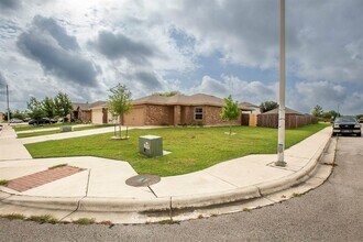 1524 Wedgewood Cv in Lockhart, TX - Building Photo - Building Photo